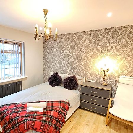 Beautiful Guest Rooms, Free Parking, 30Min Heathrow, 40Min Wembley, 60Min Central London Greenford  Bagian luar foto