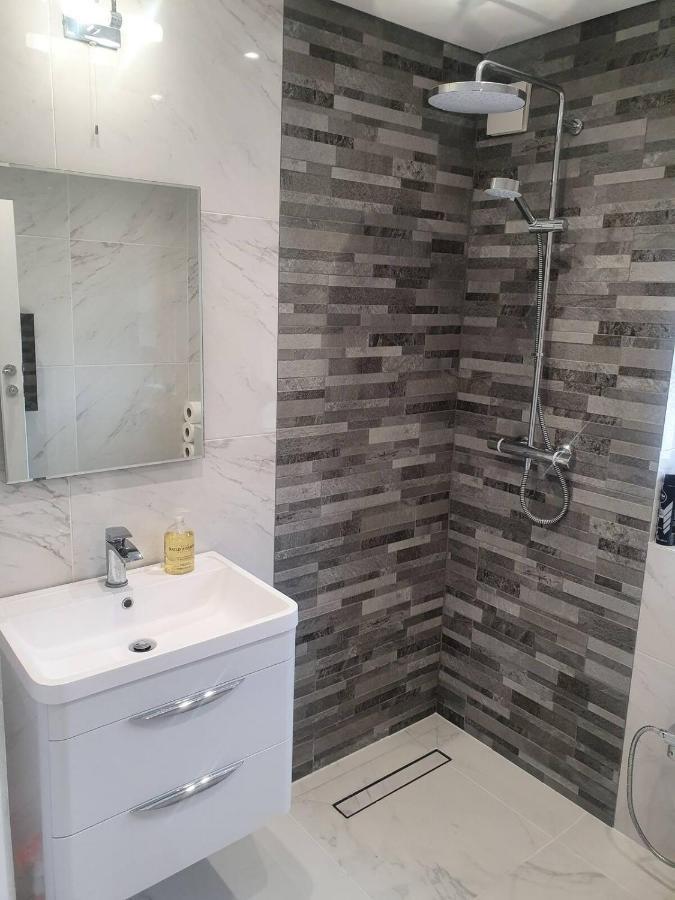 Beautiful Guest Rooms, Free Parking, 30Min Heathrow, 40Min Wembley, 60Min Central London Greenford  Bagian luar foto