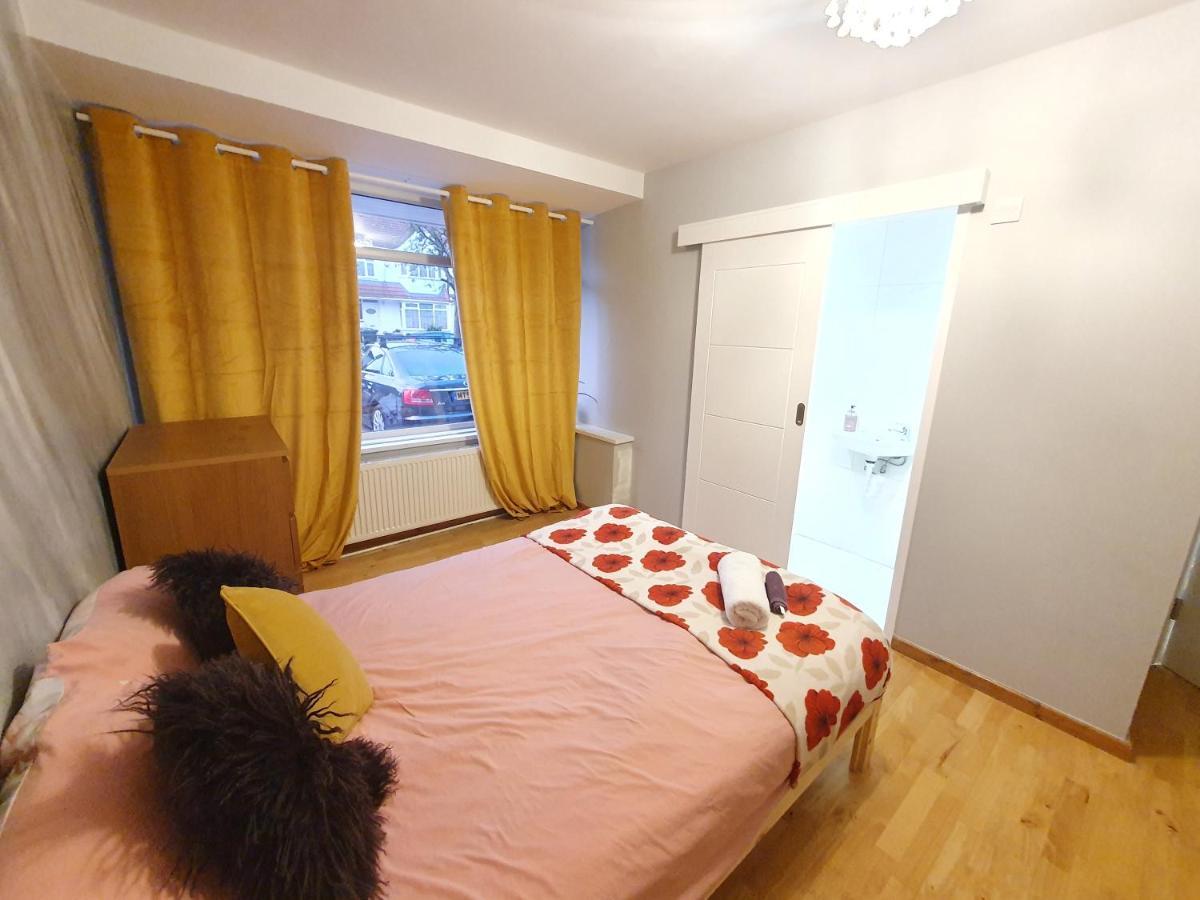 Beautiful Guest Rooms, Free Parking, 30Min Heathrow, 40Min Wembley, 60Min Central London Greenford  Bagian luar foto