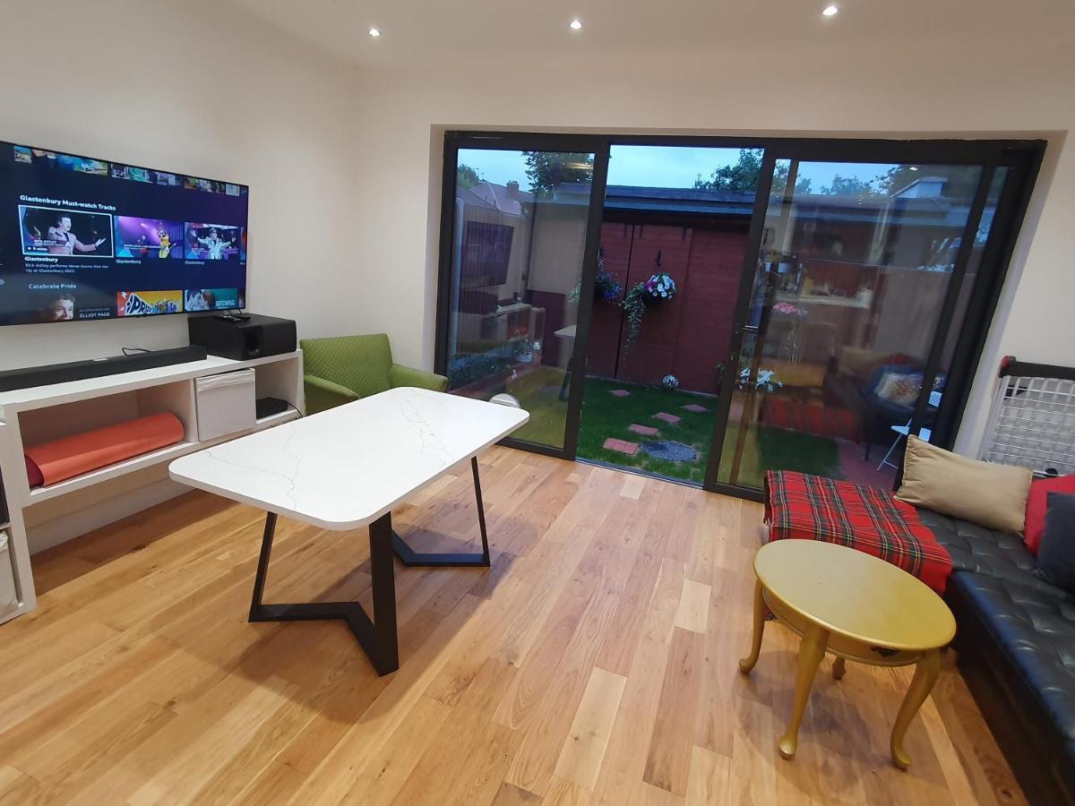 Beautiful Guest Rooms, Free Parking, 30Min Heathrow, 40Min Wembley, 60Min Central London Greenford  Bagian luar foto