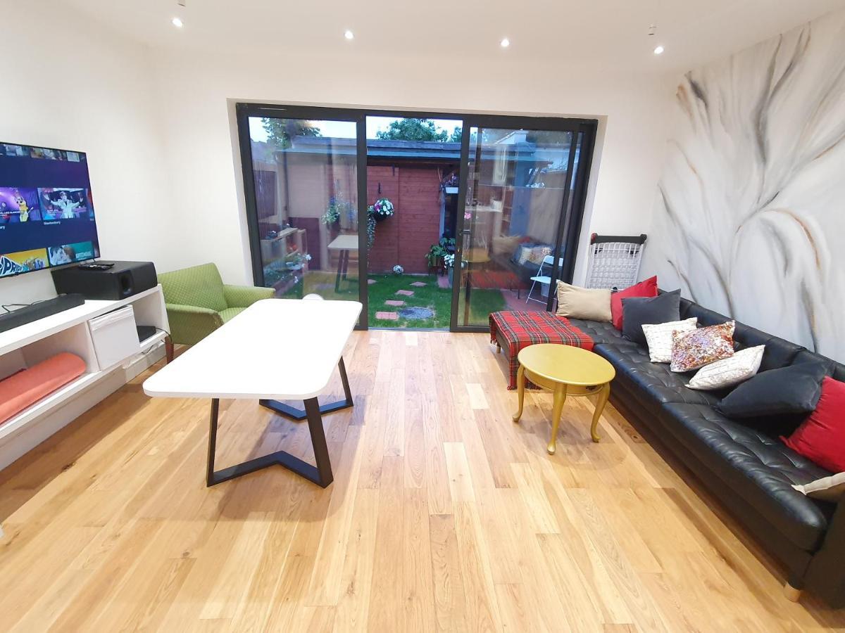 Beautiful Guest Rooms, Free Parking, 30Min Heathrow, 40Min Wembley, 60Min Central London Greenford  Bagian luar foto