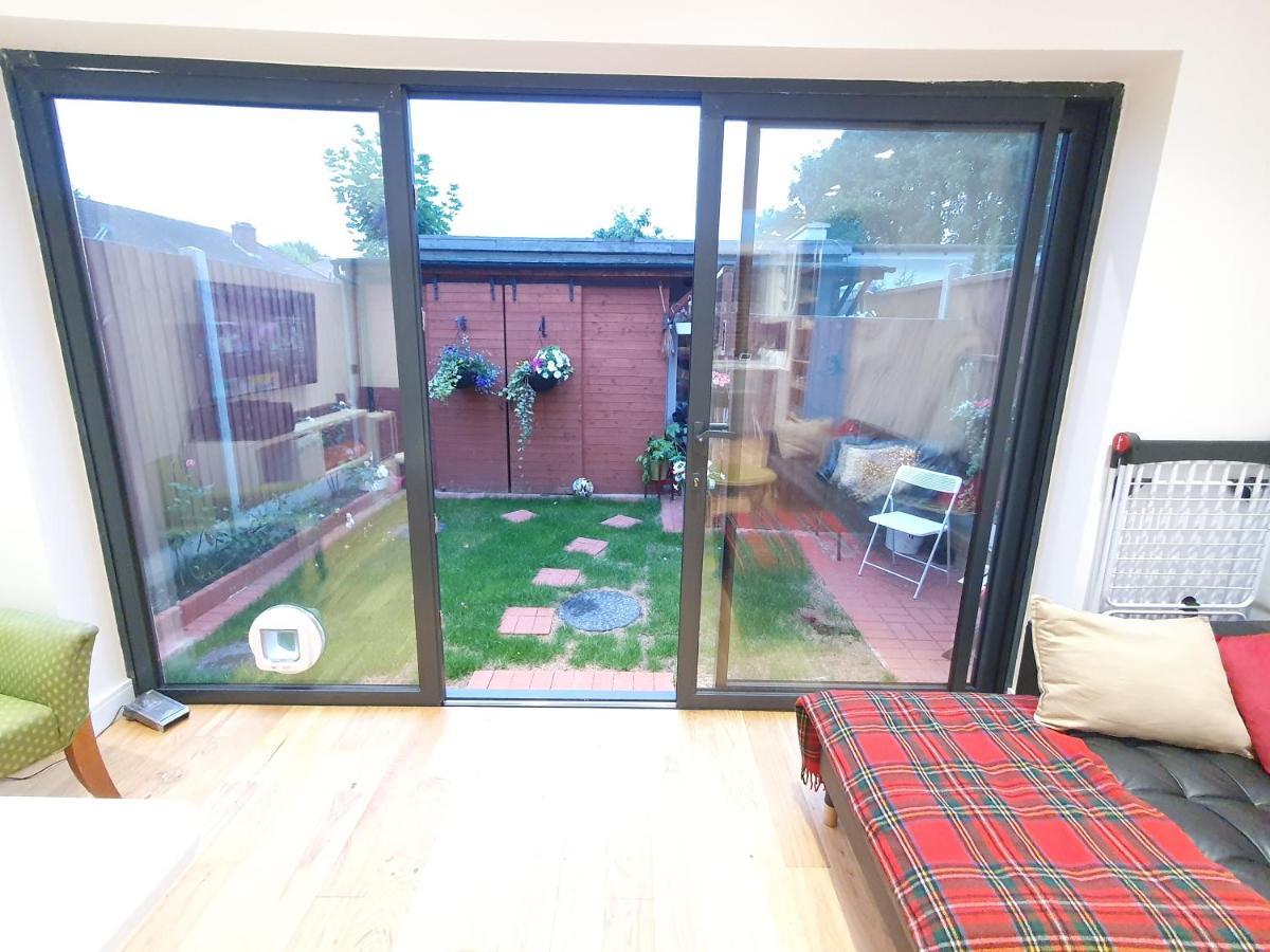 Beautiful Guest Rooms, Free Parking, 30Min Heathrow, 40Min Wembley, 60Min Central London Greenford  Bagian luar foto
