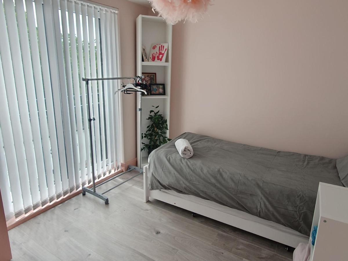 Beautiful Guest Rooms, Free Parking, 30Min Heathrow, 40Min Wembley, 60Min Central London Greenford  Bagian luar foto